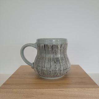 Short Woodland Bee Mug 12