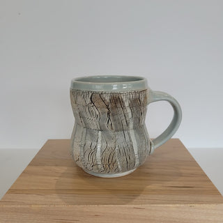 Short Woodland Bee Mug 13