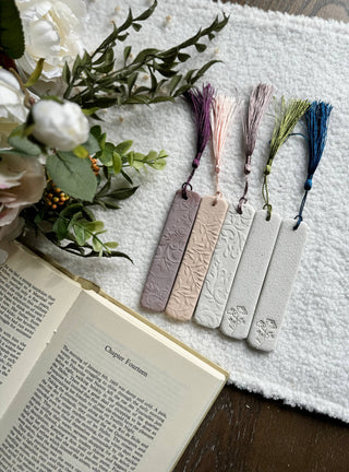 Minimalistic Bookmarks: Purple lace