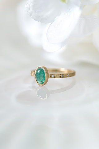 Sgraffito and Line-Engraved Panshir Emerald and Diamond Ring