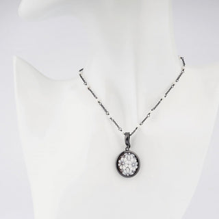 Black Romantica Margherite Necklace
