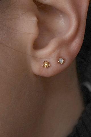Moondew Pearl Stud