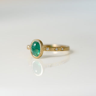 Sgraffito and Line-Engraved Panshir Emerald and Diamond Ring