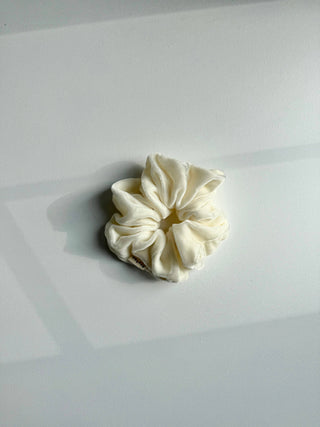 Silk Velvet Scrunchies - White pearl
