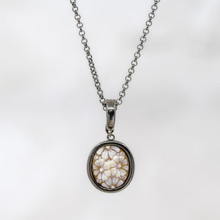 Black Romantica Margherite Necklace