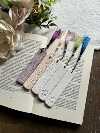 Minimalistic Bookmarks: White lace