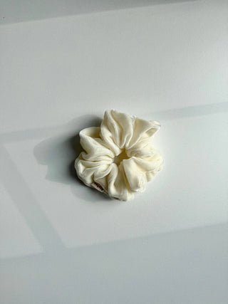Silk Velvet Scrunchies - White pearl