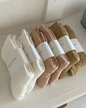 Load image into Gallery viewer, Le Bon Shoppe Cottage Socks - White Linen
