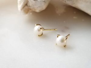 Yellow Gold Freshwater Pearl Studs