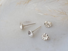 Load image into Gallery viewer, Mussel Shell Stud Earrings