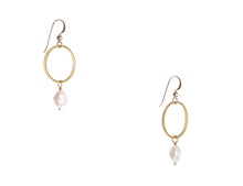 Load image into Gallery viewer, Pearl Rhea Earrings SS23