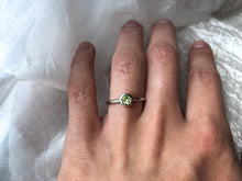Load image into Gallery viewer, Peridot Ring