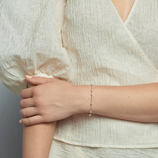 Poppy Finch Spaced Petite Oval Bracelet