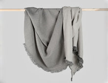 Load image into Gallery viewer, Pokoloko Crinkle Throw - Grey