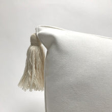 Load image into Gallery viewer, Pi&#39;lo Large Velvet Pillow with Tassels